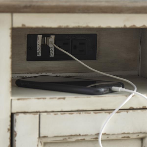 Realyn bočni stolić