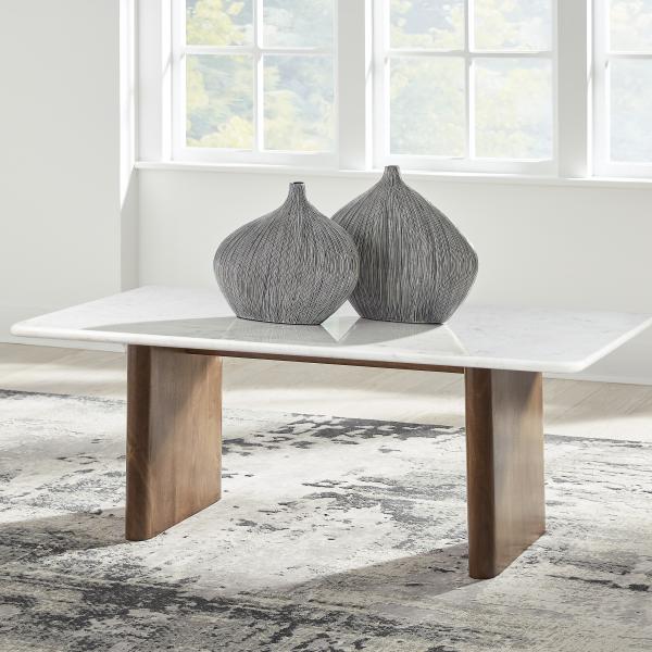 Isanti koktel stolić